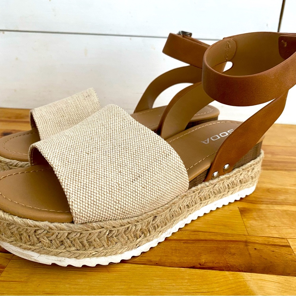 Soda plateform sandals size 7.5